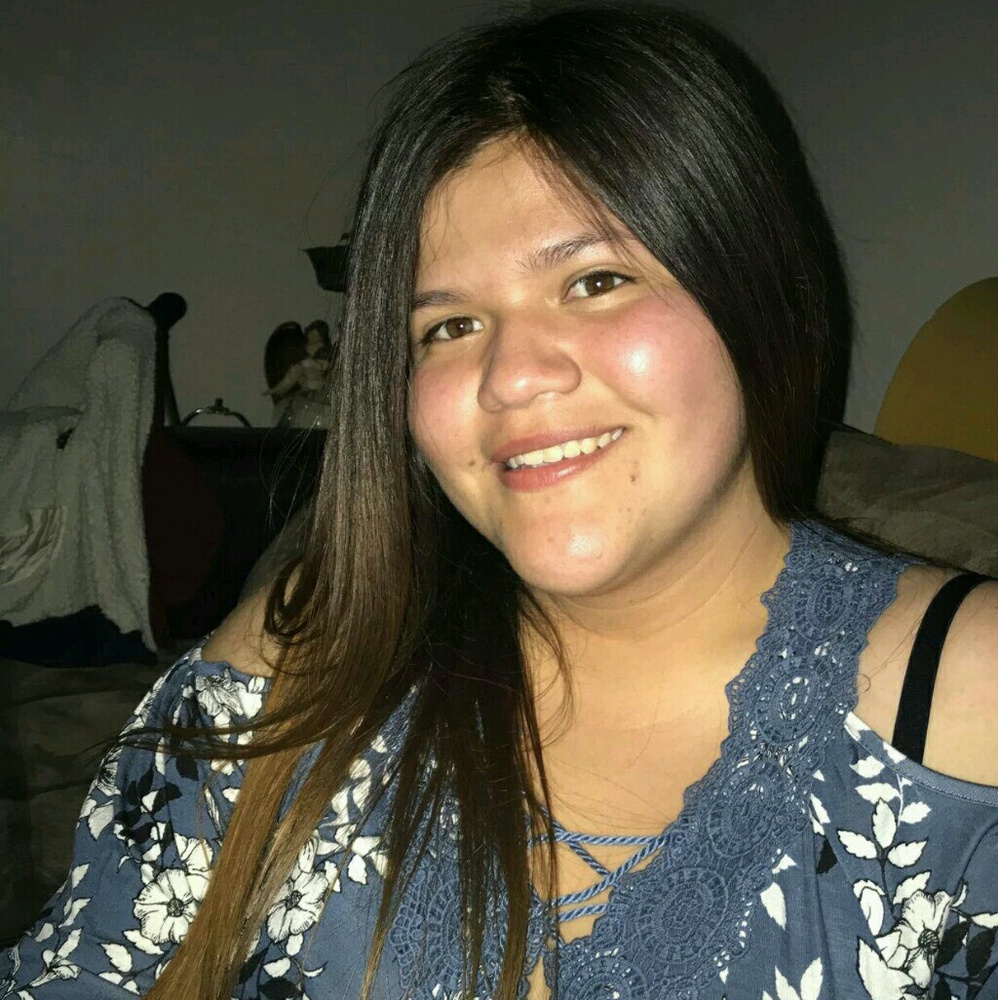 Meet your Posher, Yesenia